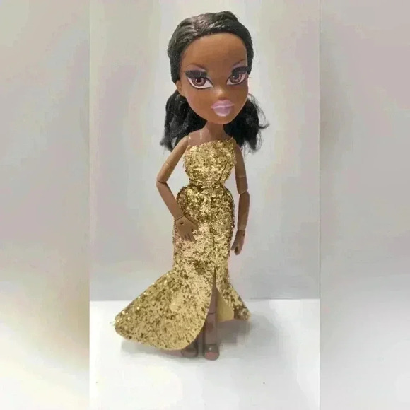 Bratz Movie Starz 2001  MGA Sasha Gold Dress - Picture 4 of 7